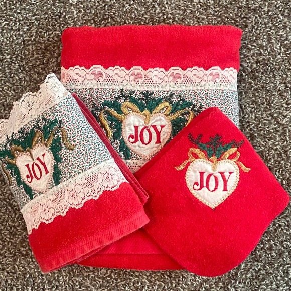 Jillian Rose Collection Other - Jillian Rose Collection Red Christmas Towel Set 3pc JOY Heart Lace Trim USA Made